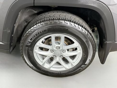 Used 2025 Jeep Grand Cherokee Laredo X AWD/4WD image 35