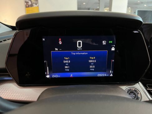 Used 2025 Chevrolet Trax LT w/ LT Convenience Package FWD image 39