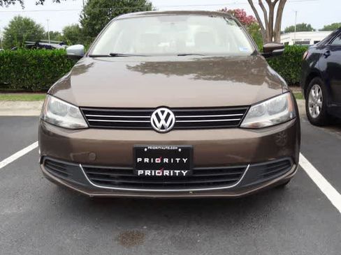 Used 2014 Volkswagen Jetta SE FWD image 2