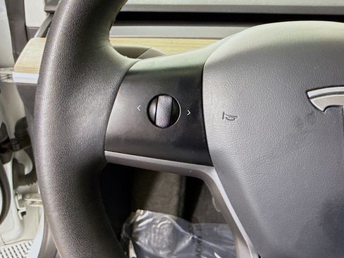 Used 2021 Tesla Model 3 Standard Range image 14