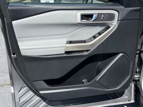 Certified 2022 Ford Explorer XLT w/ Equipment Group 202A image 19