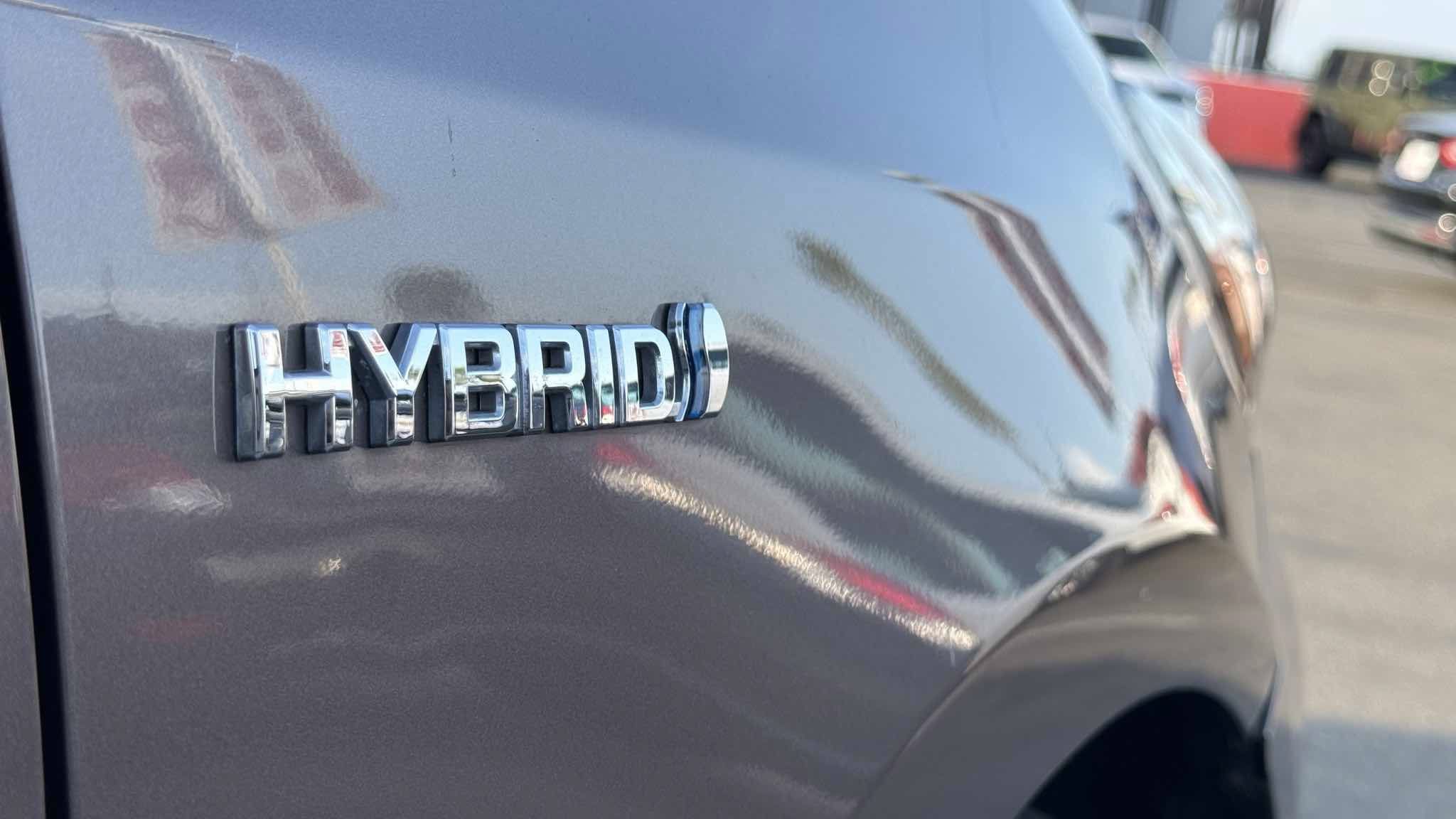 Used 2017 Toyota Prius V Four FWD image 16