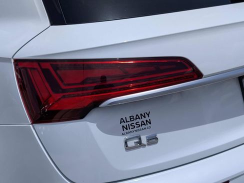 Used 2022 Audi Q5 2.0T Premium Plus w/ Premium Plus Package AWD/4WD image 12