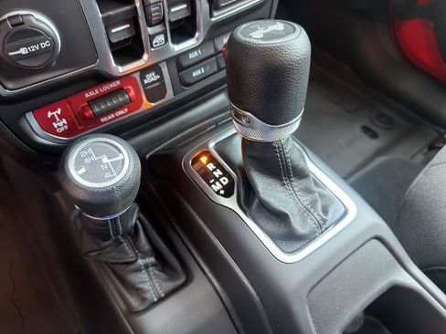 Used 2025 Jeep Wrangler Unlimited Sport AWD/4WD image 39