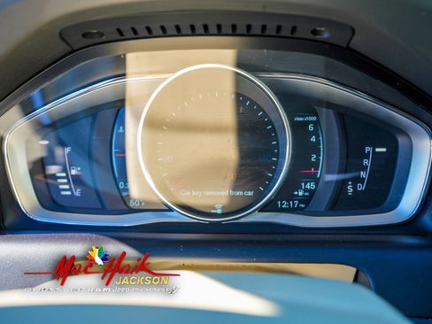 Used 2016 Volvo XC60 T5 Premier w/ Proximity Package image 21