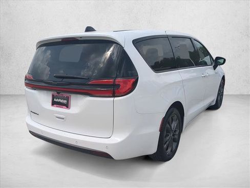 New 2026 Chrysler Pacifica Select FWD image 2