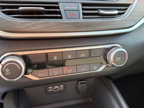 Used 2025 Nissan Altima 2.5 SV image 27