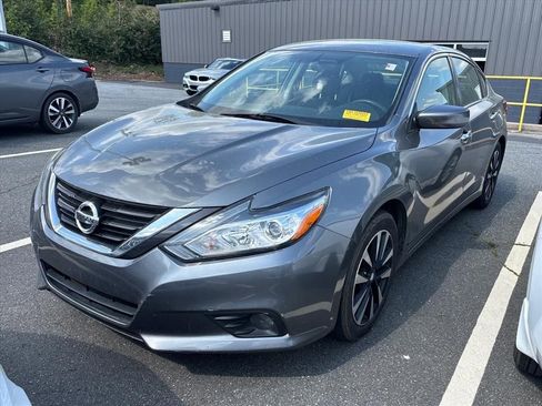 Used 2018 Nissan Altima 2.5 SV image 2