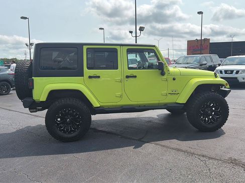 Used 2016 Jeep Wrangler Unlimited Sahara w/ Connectivity Group AWD/4WD image 6