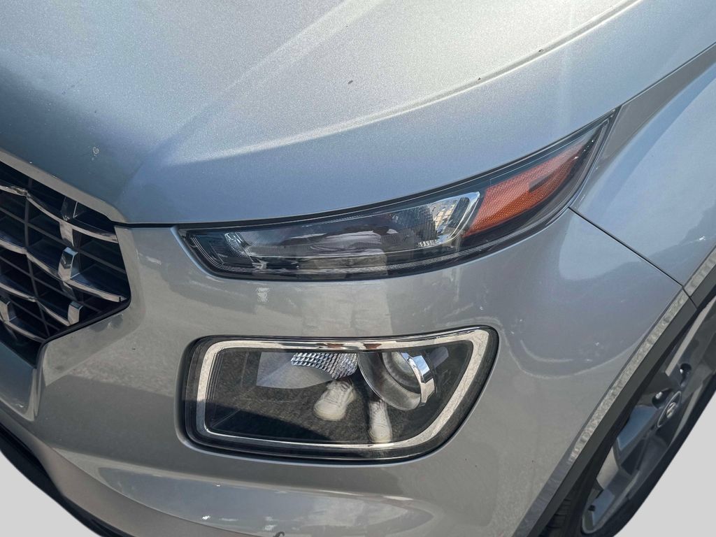 Used 2024 Hyundai Venue SEL FWD image 7