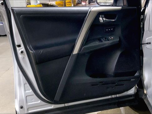 Used 2015 Toyota RAV4 Limited image 21