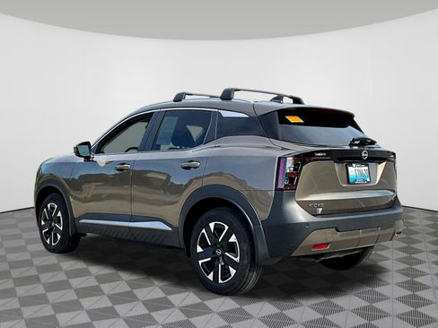 Used 2025 Nissan Kicks SV w/ SV Premium Package AWD/4WD image 4
