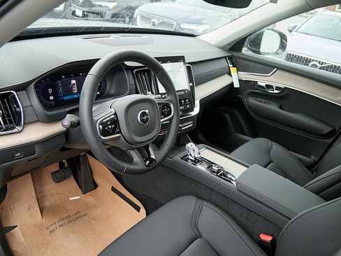 New 2025 Volvo XC90 B6 Core w/ Protection Package Premier image 12