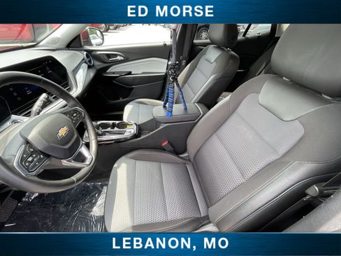 Certified 2025 Chevrolet Trax LT w/ LT Convenience Package FWD image 18