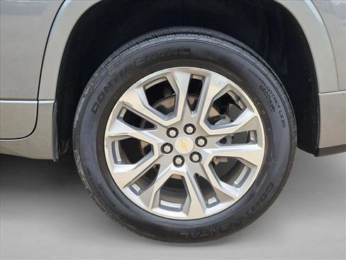 Used 2018 Chevrolet Traverse Premier w/ Driver Confidence II Package image 26
