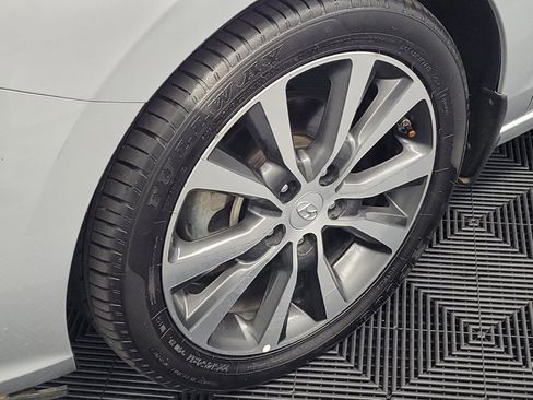 Used 2018 Hyundai Elantra GT FWD image 31