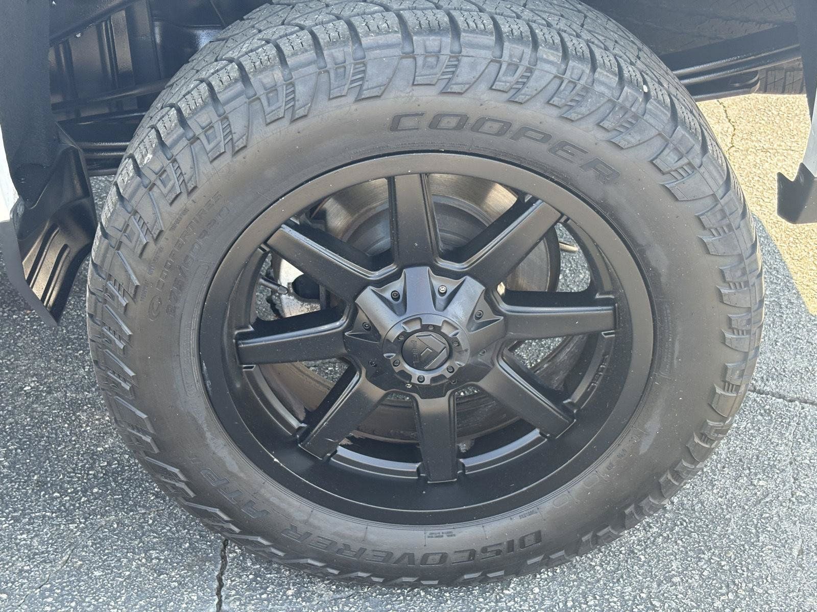 Used 2018 Chevrolet Silverado 1500 Custom w/ Custom Value Package RWD image 16