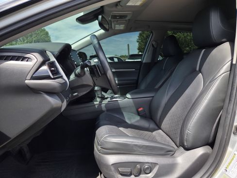 Used 2021 Toyota Camry XSE image 6