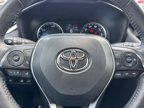 Certified 2022 Toyota RAV4 XLE Premium AWD/4WD image 30