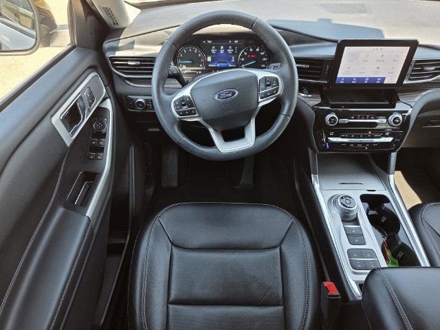 Used 2021 Ford Explorer Limited w/ Equipment Group 301A RWD image 12