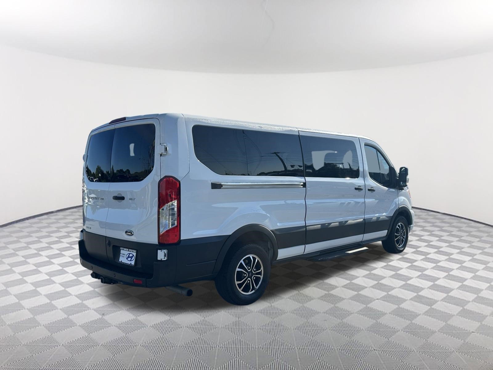 Used 2022 Ford Transit 350 XLT RWD image 5