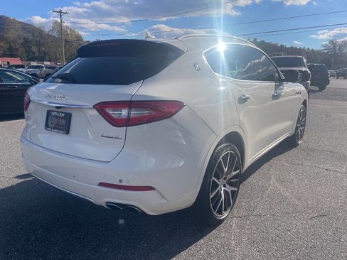 Used 2017 Maserati Levante S image 9