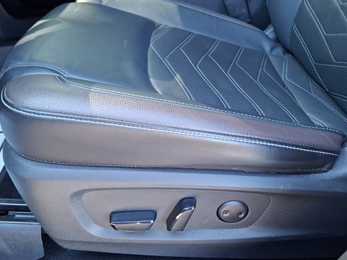 Used 2024 Nissan Pathfinder Platinum FWD image 18