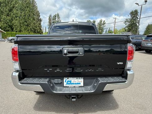 Used 2021 Toyota Tacoma TRD Off-Road AWD/4WD image 4
