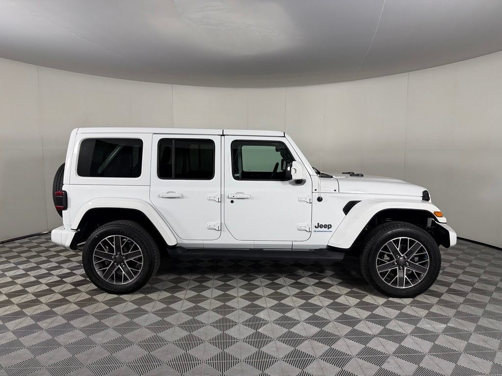 Certified 2023 Jeep Wrangler Unlimited Sahara AWD/4WD image 6
