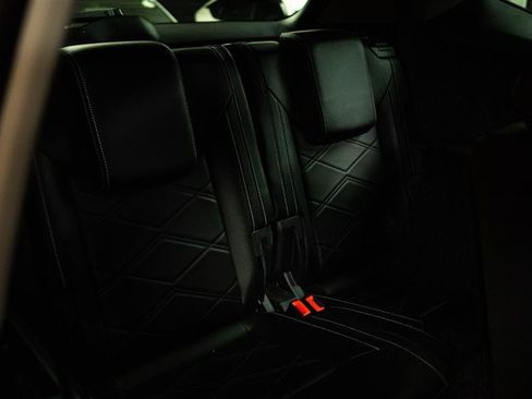 Used 2024 Volkswagen Atlas SE image 12