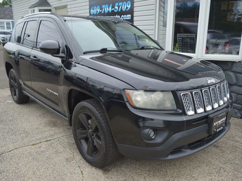 Used 2014 Jeep Compass Latitude FWD image 7
