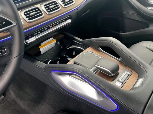 Used 2025 Mercedes-Benz GLS 450 4MATIC image 7