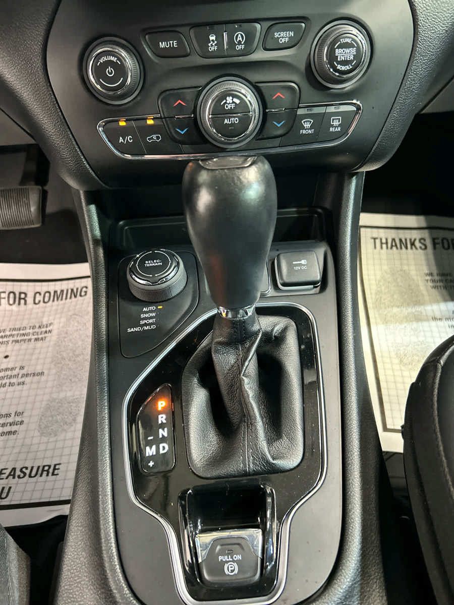 Used 2023 Jeep Cherokee Altitude Lux AWD/4WD image 7