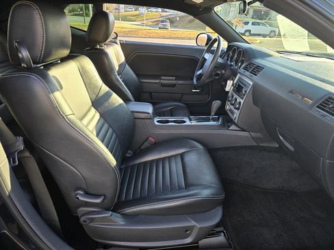 Used 2009 Dodge Challenger SE image 12