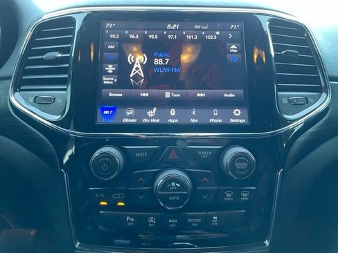 Used 2020 Jeep Grand Cherokee Altitude AWD/4WD image 18