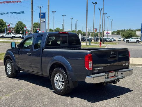 Used 2018 Nissan Frontier SV AWD/4WD image 3
