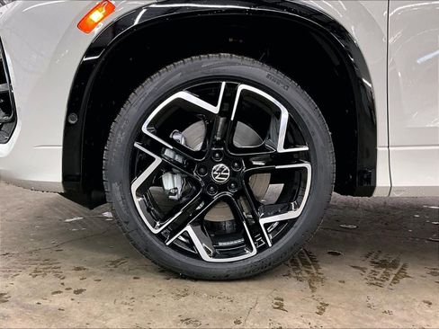 New 2026 Volkswagen Tiguan SEL R-Line AWD/4WD image 14