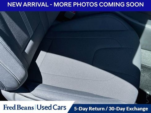 Used 2021 Hyundai Elantra SE FWD image 2