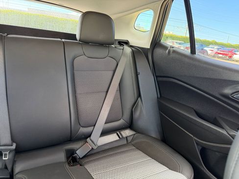 Used 2025 Chevrolet Trax LT image 35