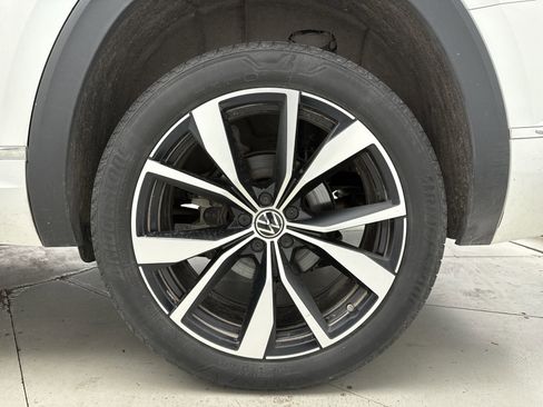 Used 2024 Volkswagen Atlas SEL Premium R-Line AWD/4WD image 12