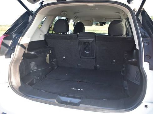 Used 2019 Nissan Rogue SV FWD image 17