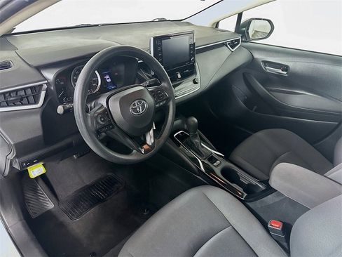 Used 2021 Toyota Corolla LE image 29