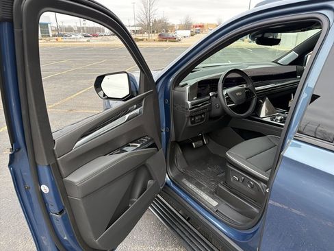 New 2026 Cadillac Escalade ESV Sport w/ Touring Package image 9