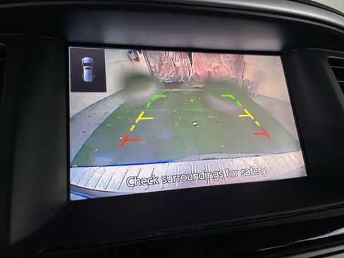 Used 2018 Nissan Pathfinder SV image 15