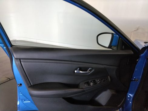 Used 2025 Nissan Sentra SV FWD image 24