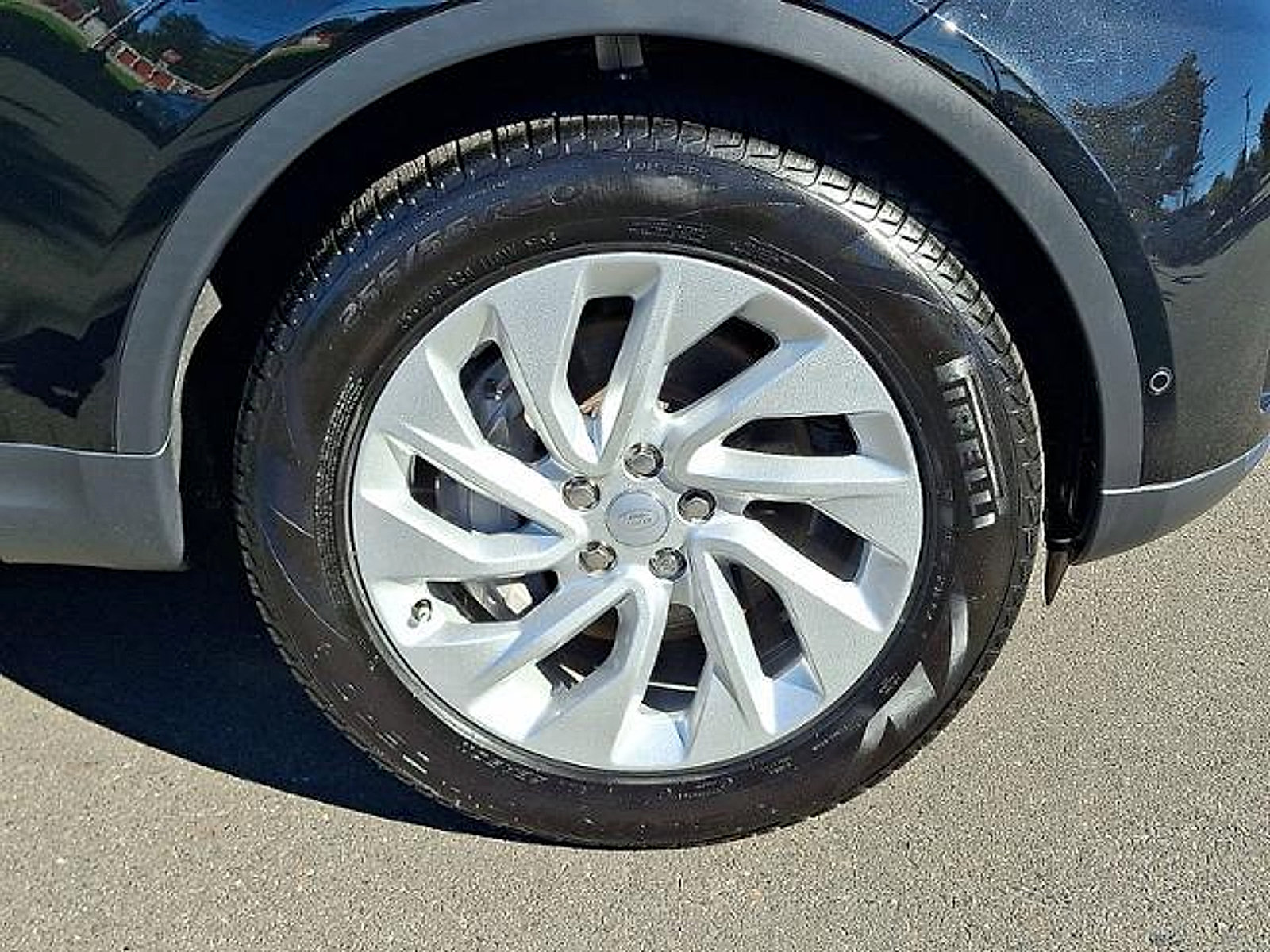 Used 2025 Land Rover Discovery S AWD/4WD image 8