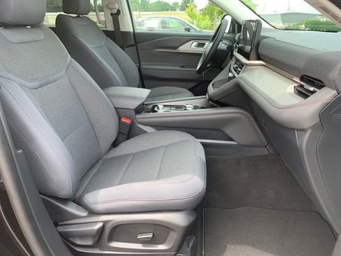 New 2025 Ford Explorer Active image 30