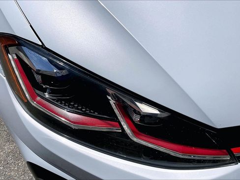Used 2018 Volkswagen GTI SE FWD image 26