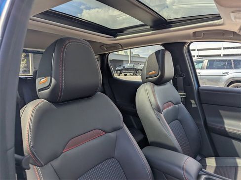 Used 2025 Nissan Kicks SR w/ SR Premium Package image 15