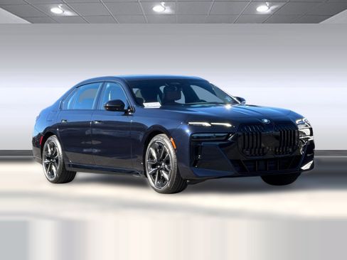 Used 2023 BMW 740i w/ Parking Assistance Package RWD image 6